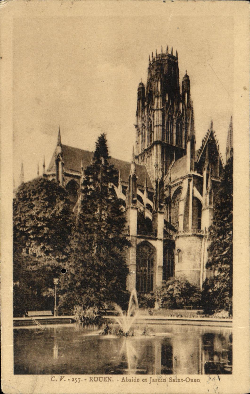 VINTAGE POSTCARD St Valery in Caux Apse Sainte Ouen