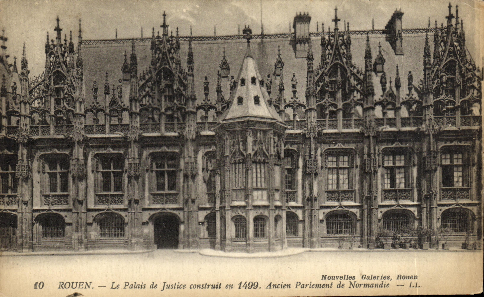 VINTAGE POSTCARD Rouen Law courts Built in 1499 Old Parliament of Normandy
