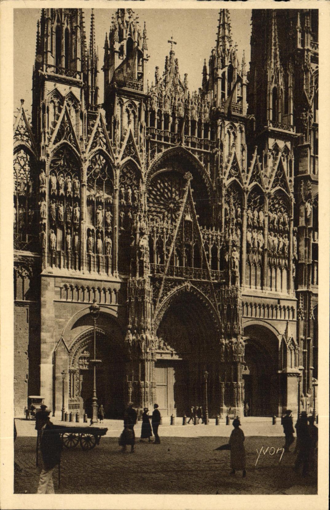 VINTAGE POSTCARD Rouen Frontage of the Cathedral E