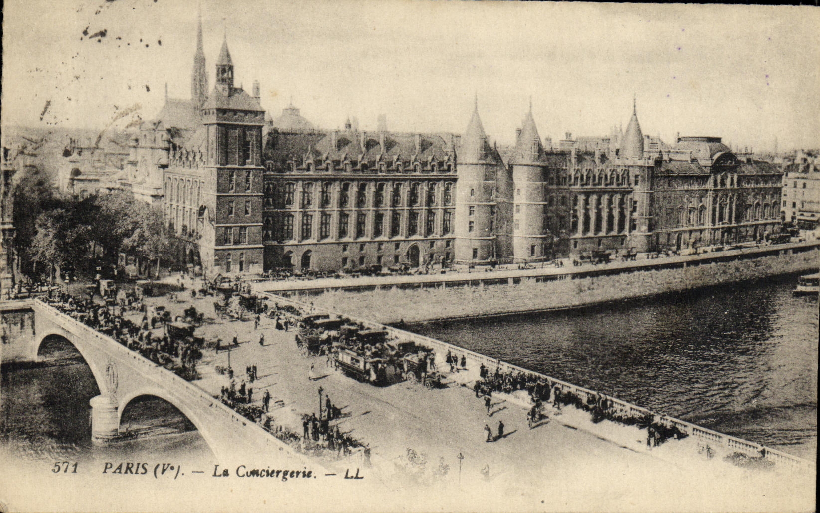 VINTAGE POSTCARD Paris Coniergerie