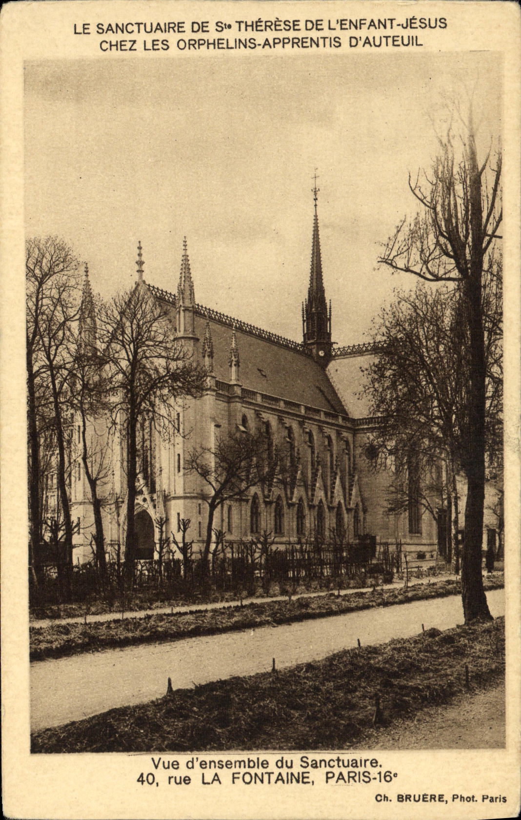VINTAGE POSTCARD Sanctuary of co  Therese of L child Jesus Street of the Paris fountain