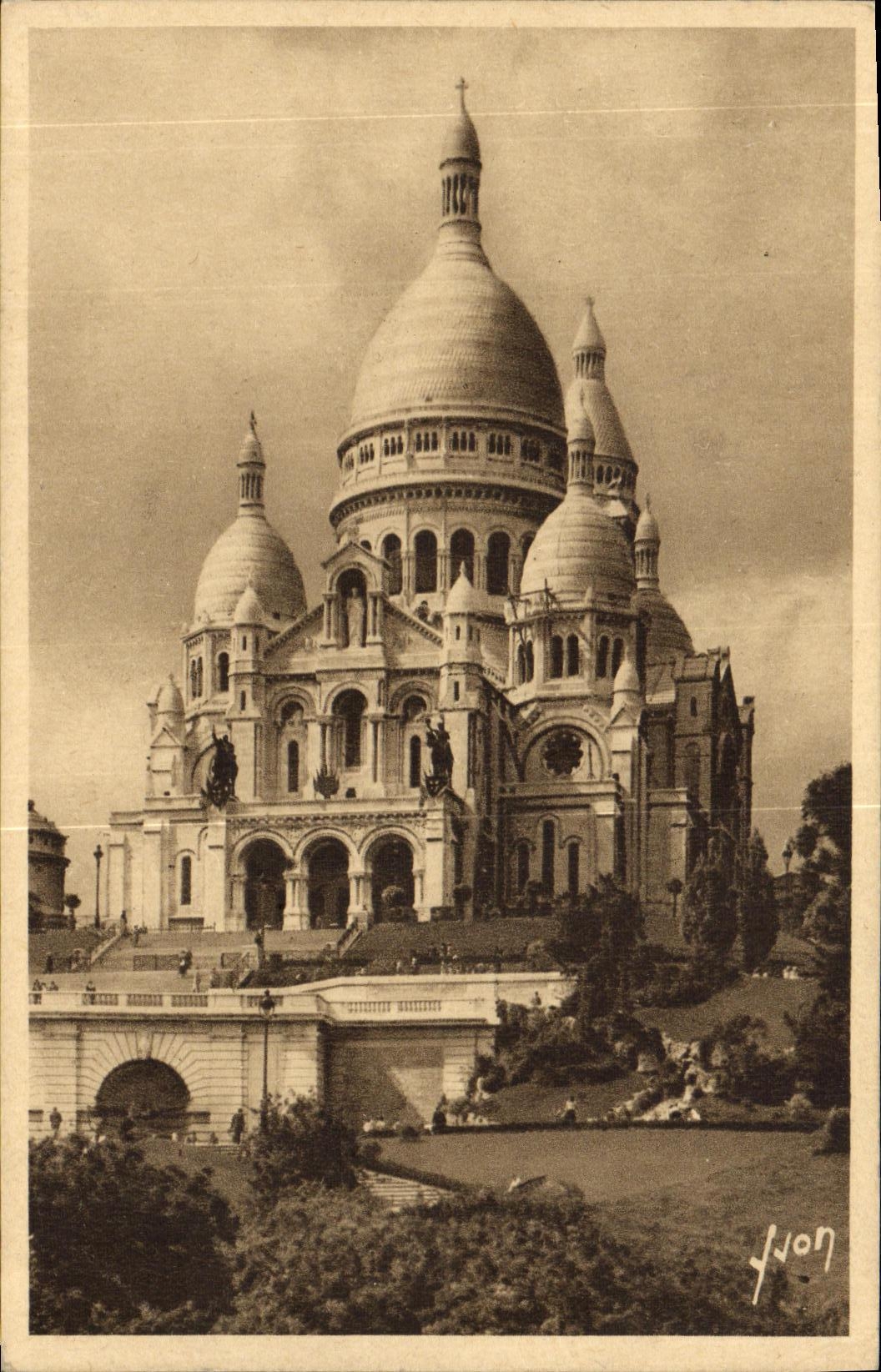 VINTAGE POSTCARD Paris in Basilica of the Sacring Heart of Montmartre