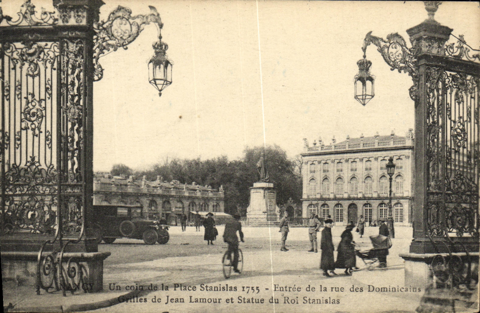 La POSTAL Nancy de la VENDIMIA una esquina del lugar de Estanislao incorporo de la calle del Dominican las rejillas de la estatua de Jean Lamour y de Estanislao
