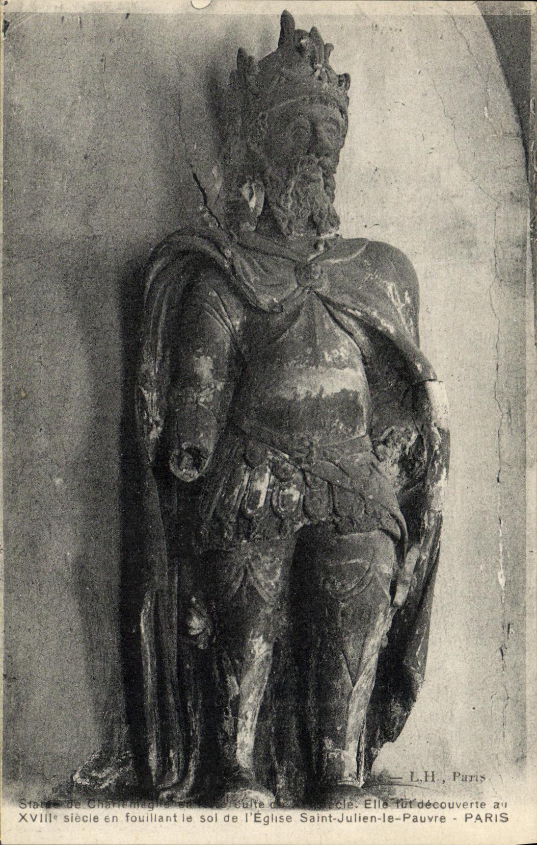 CPA Paris en Fouillant le Sol de L Eglise Saint Julien le Pauvre Charlemagne