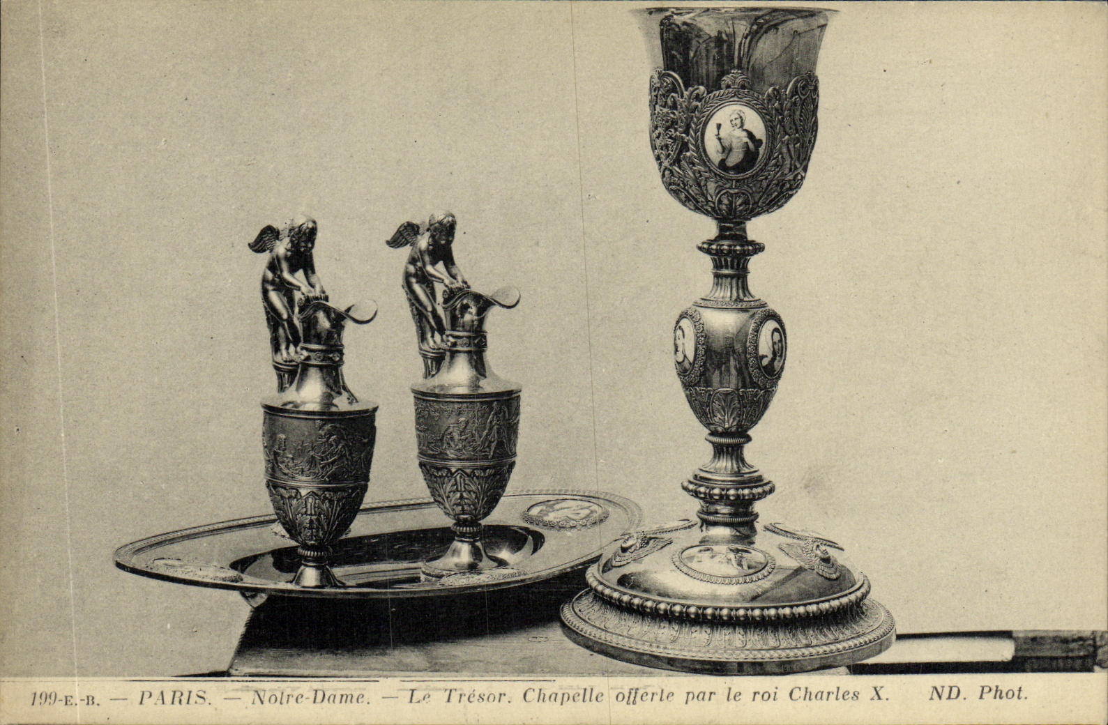 CPA Paris Notre Dame Le Tresor Chapelle offerte par le roi Charles X