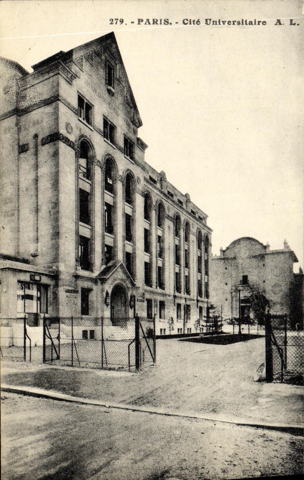 VINTAGE POSTCARD Paris University residence
