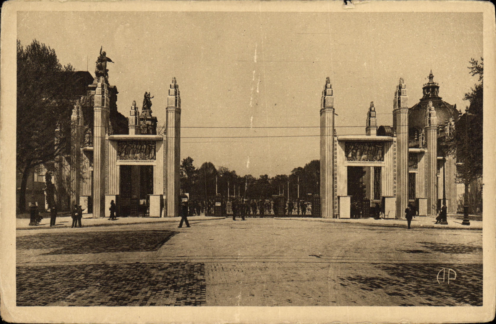 CPA Paris Exposition des Arts Decoratifs Porte d Honneur