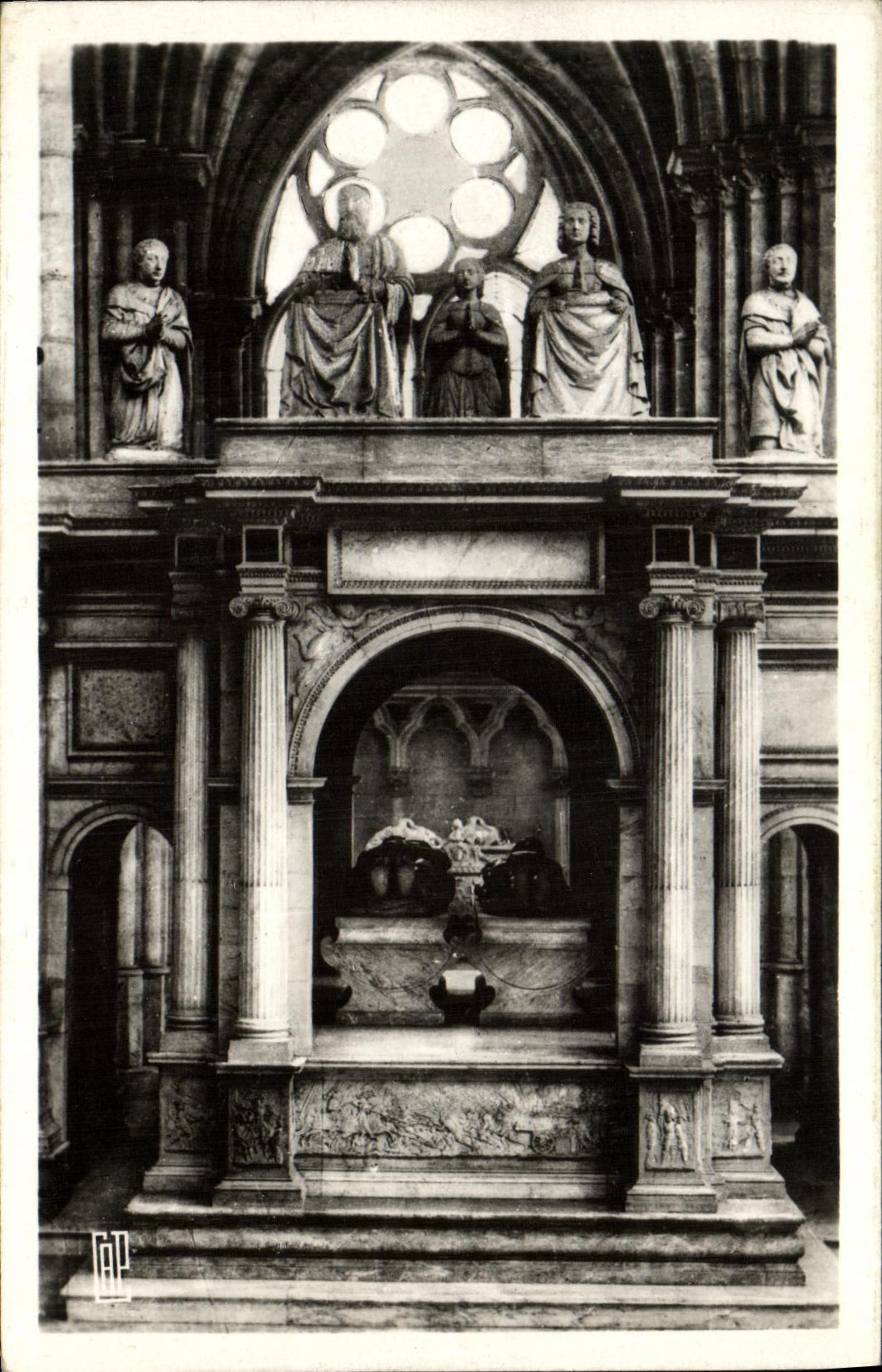 VINTAGE POSTCARD Basilica of Saint Denys Tomb of Francois 1st and Claude France