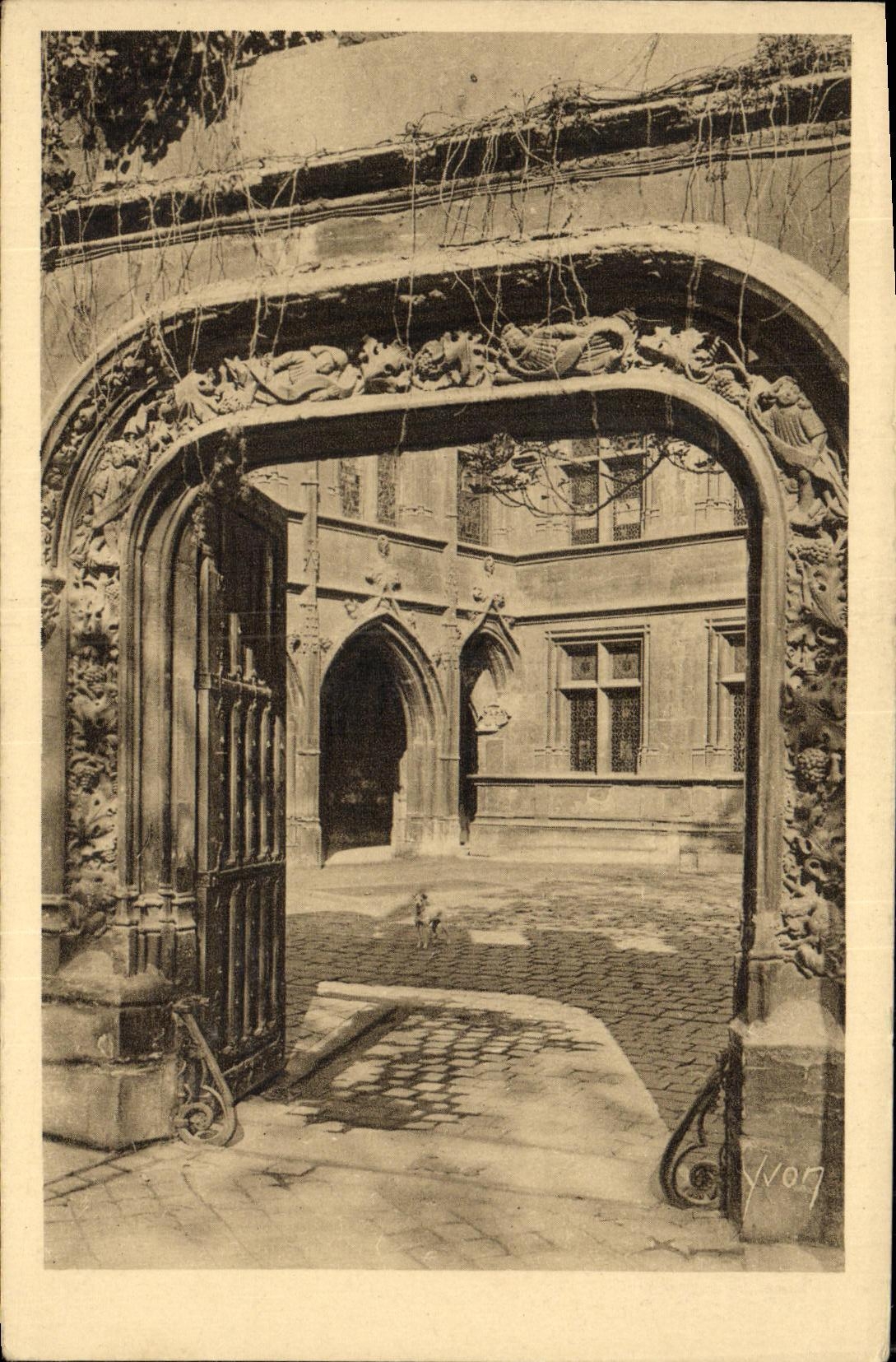 VINTAGE POSTCARD Paris While Strolling Museum of Cluny Carries D entered