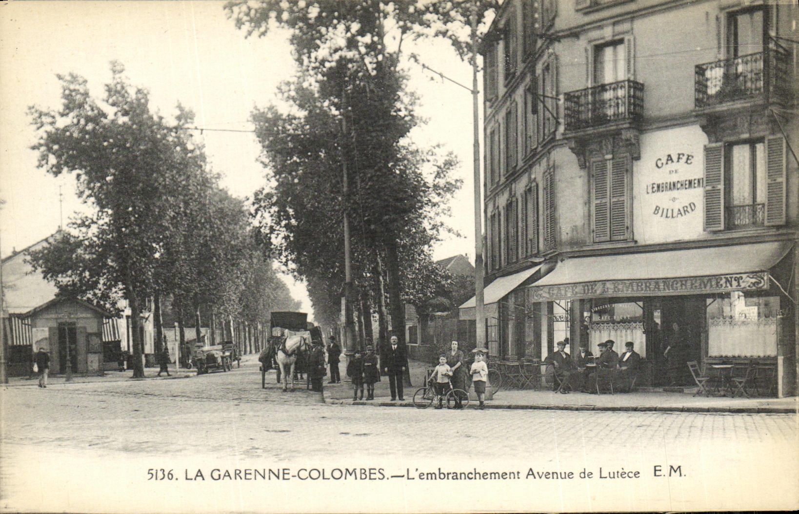 VINTAGE POSTCARD Garenne Doves L junction Avenue of Lutece Coffee of L junction