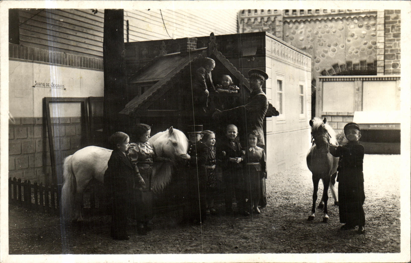 CPA Exposition Internationale Paris 1937 Esplanade des Invalides Royaume de Lilliput La Ferme Nains Cirque Poney