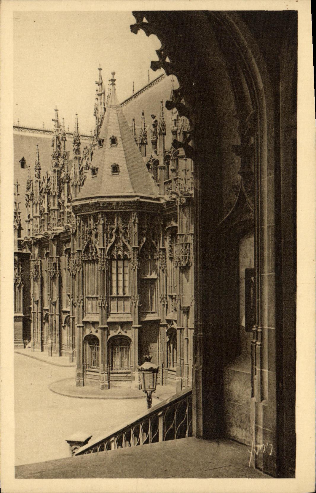 VINTAGE POSTCARD Rouen Detail of the Law courts