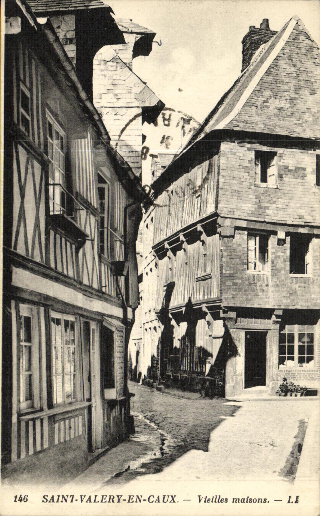 VINTAGE POSTCARD Holy Valery in Caux Old women houses