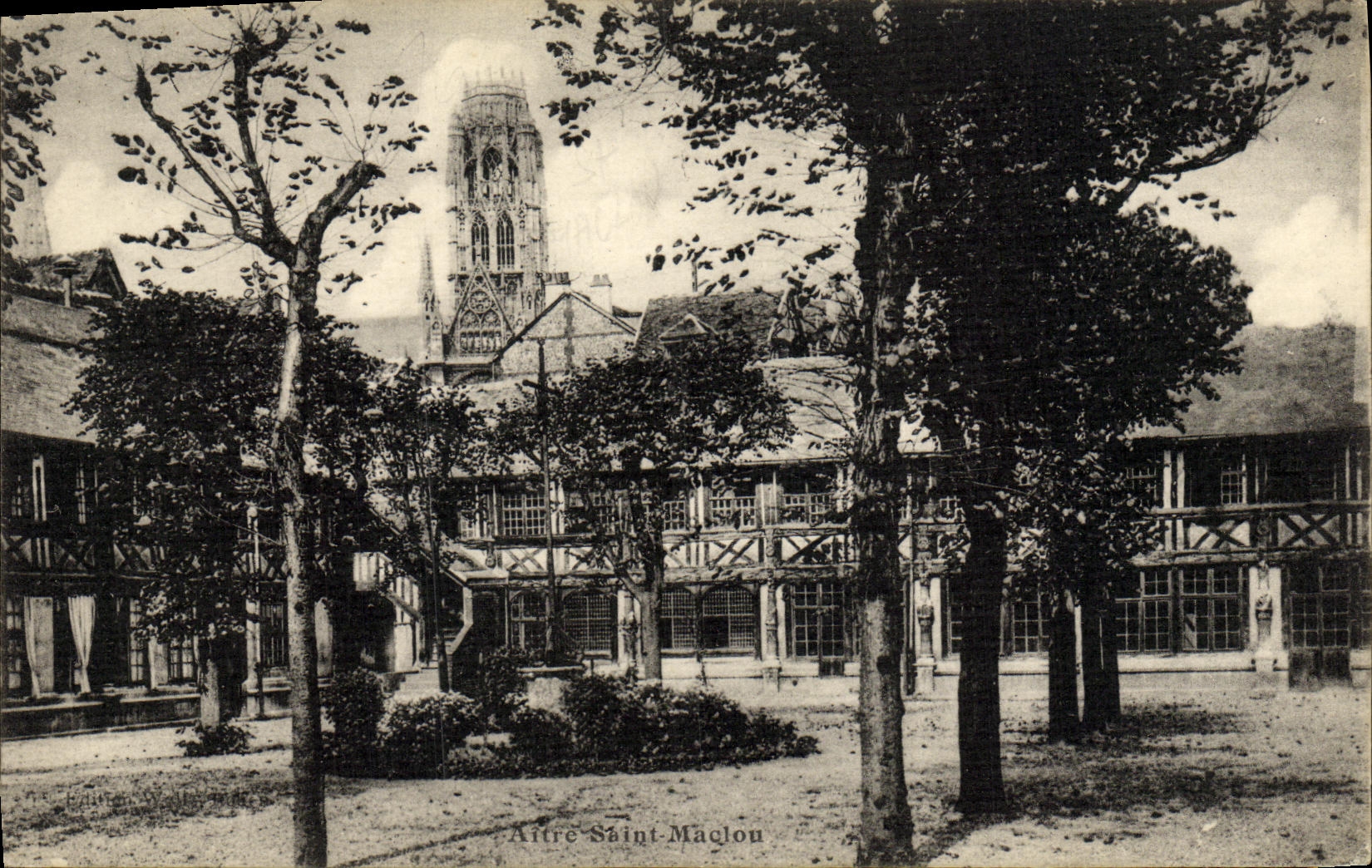 VINTAGE POSTCARD Rouen Aitre Holy Maclou