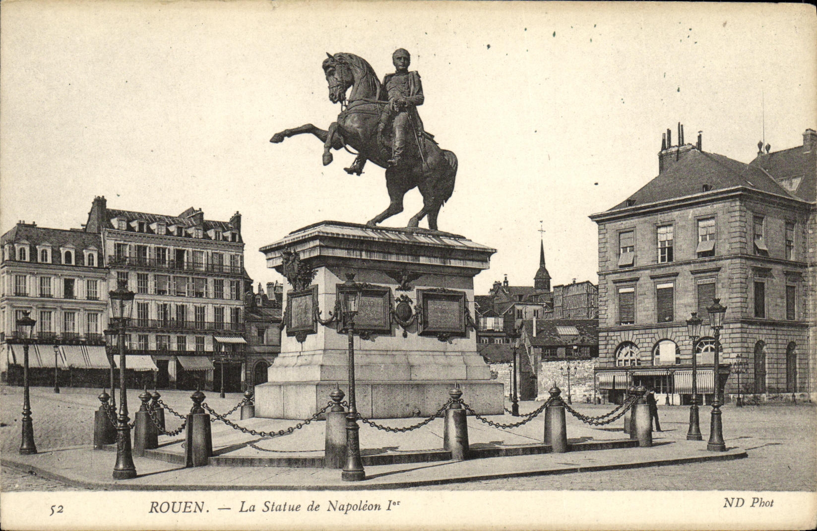 VINTAGE POSTCARD Rouen the Statue of Napoleon L er