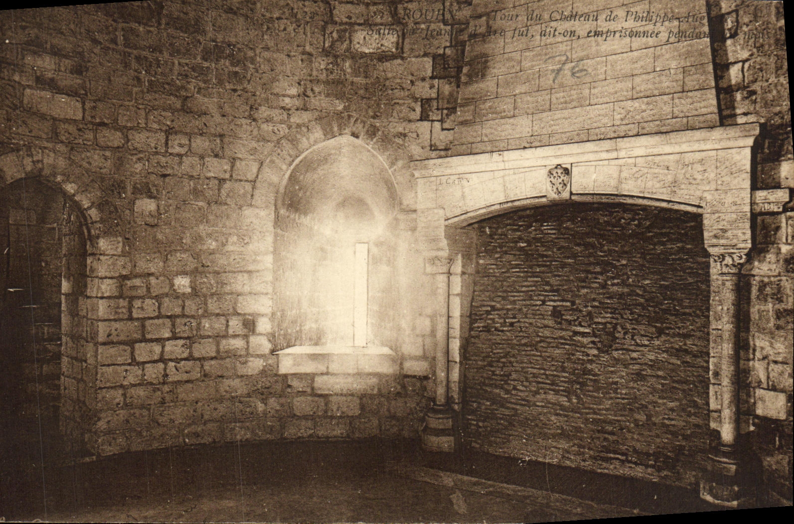 VINTAGE POSTCARD Rouen Turn of the castle of Philippe Auguste