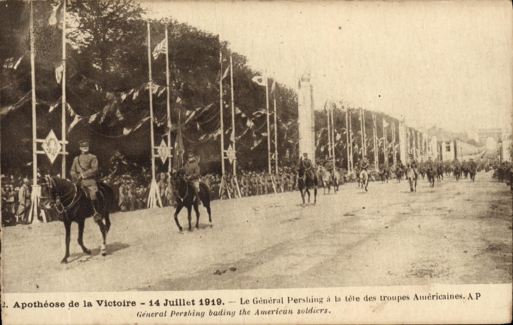 VINTAGE POSTCARD Paris Apotheosis of the victory July 1919 the genral Pershing with the head of its Militaria troops