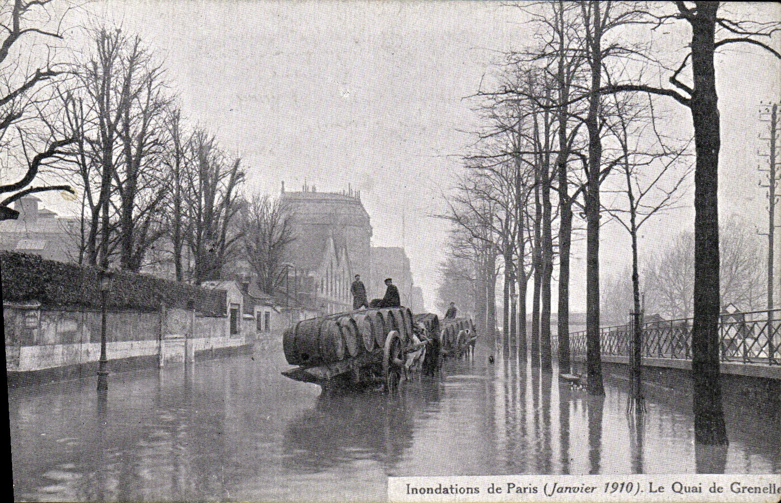 VINTAGE POSTCARD Paris Floods of Paris the Quay of Grenelle