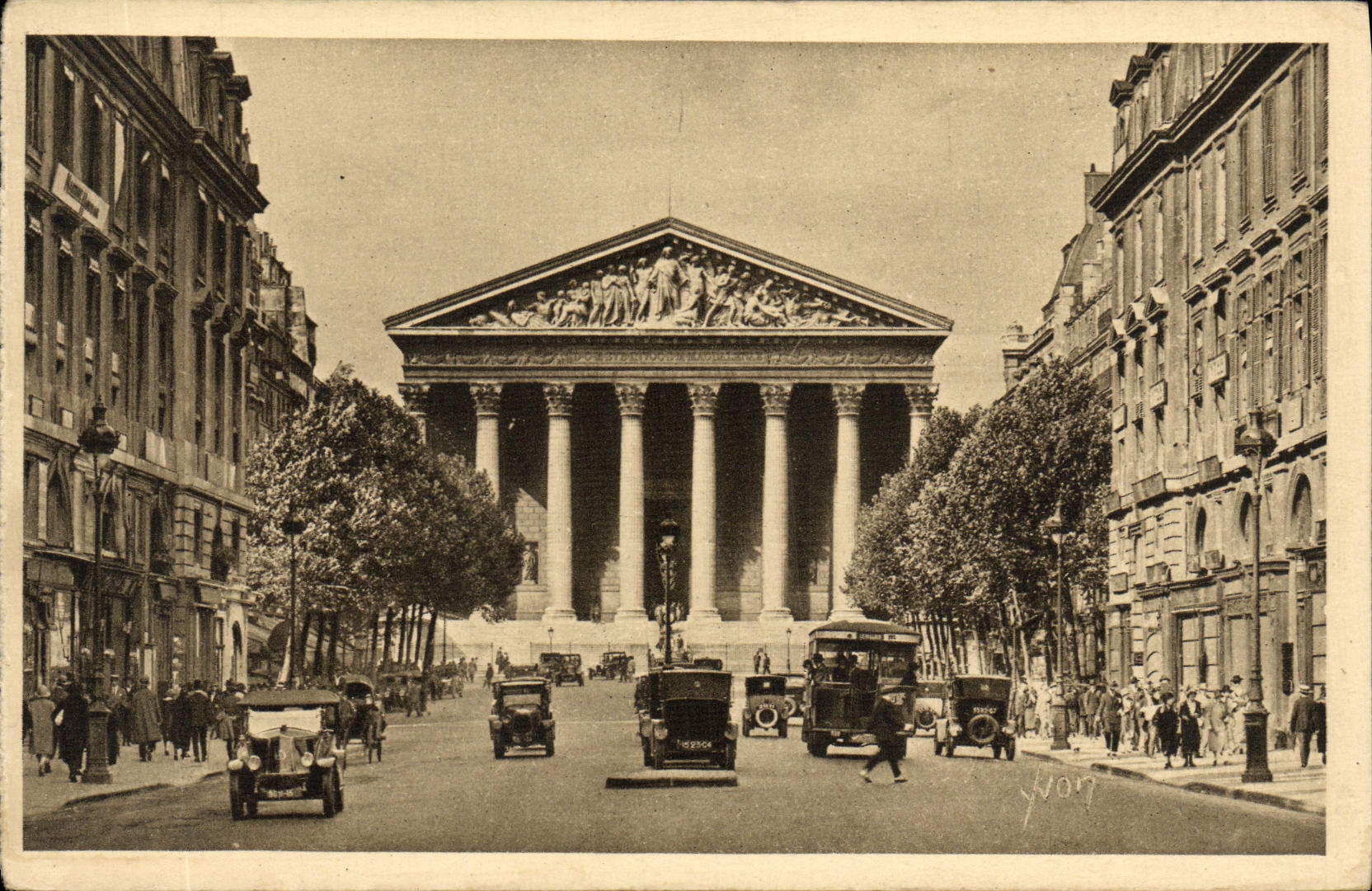 CPA Paris La Madeleine et la Rue Royale