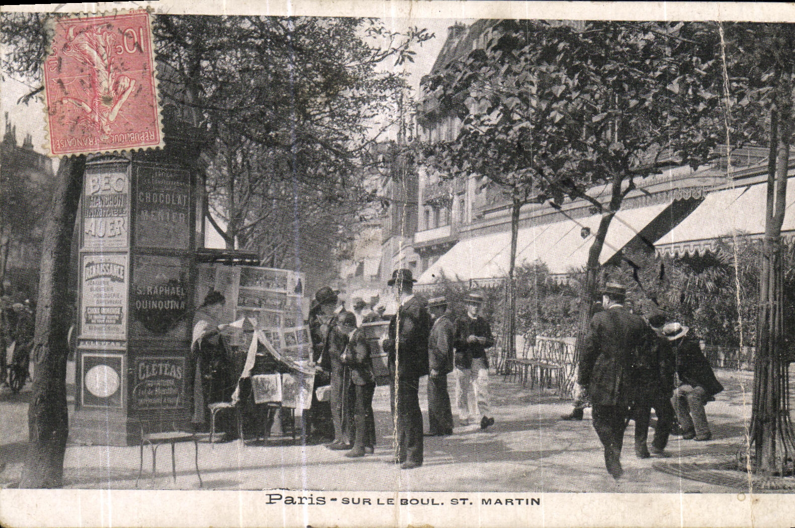 CPA Paris Sur Le Boul St Martin Marchand de journaus