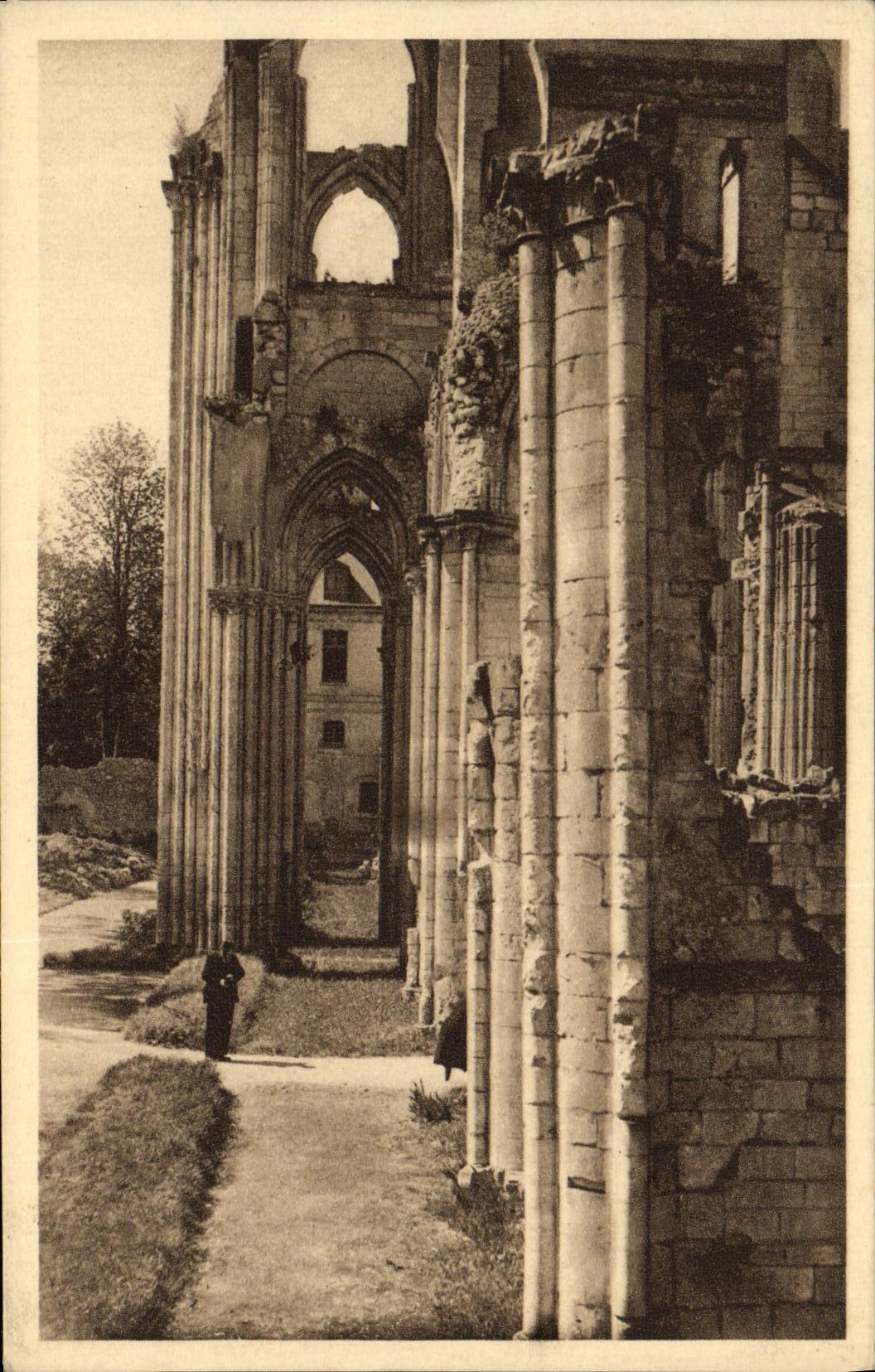 VINTAGE POSTCARD Abbey of Wandrille Saint In the ruins of L church