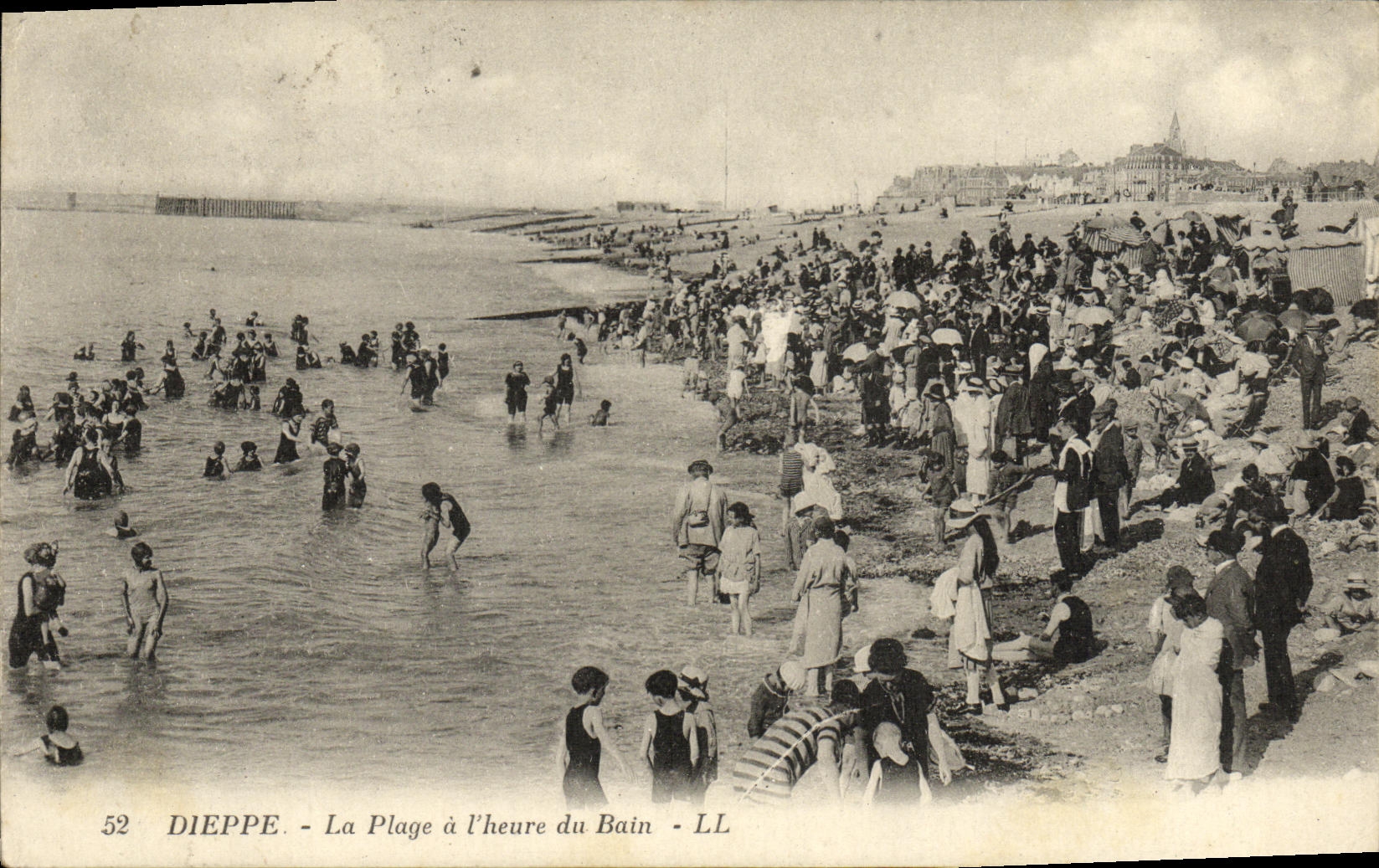 La POSTAL Dieppe de la VENDIMIA la playa tiene L hora del bano