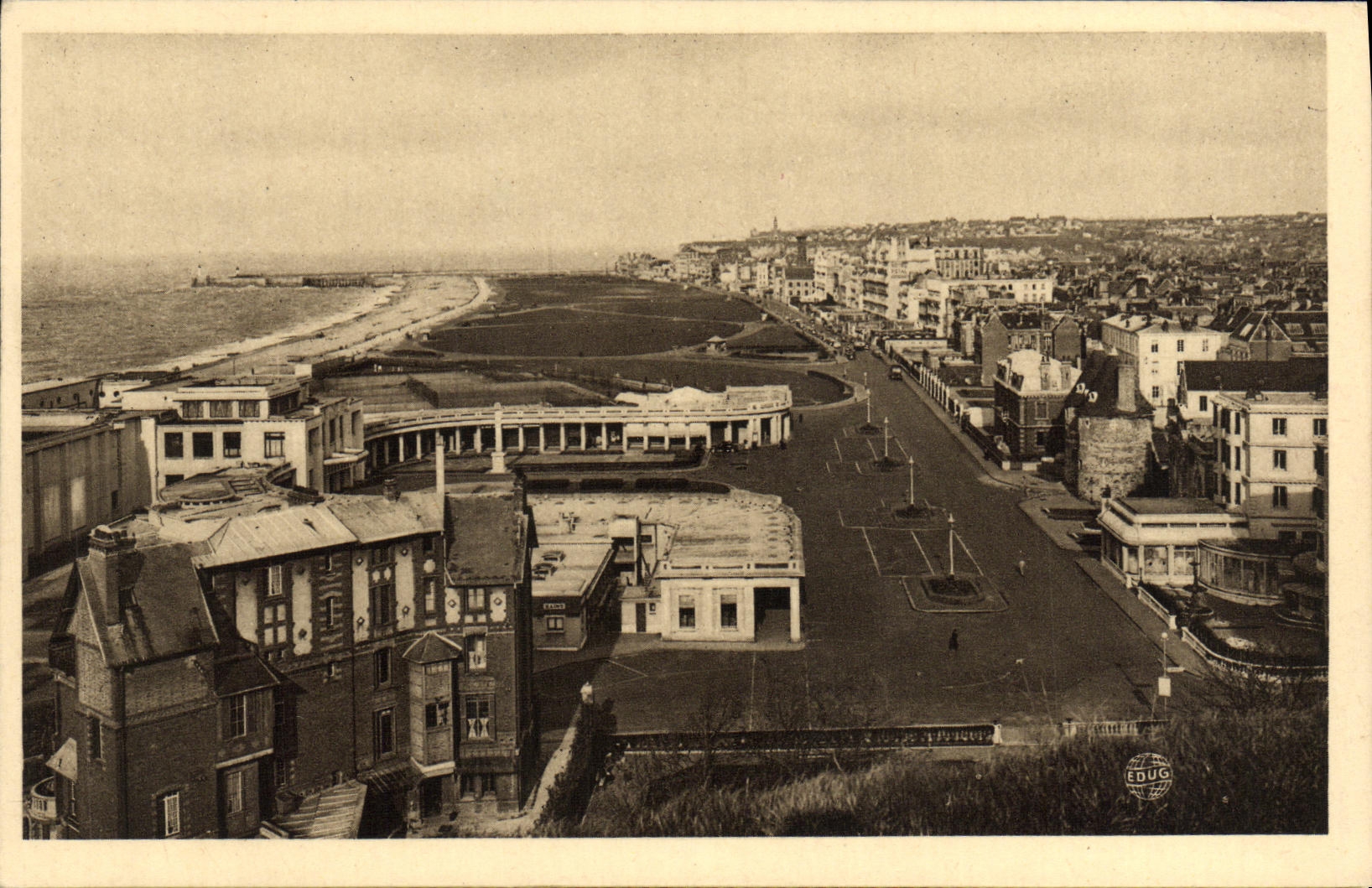 POSTAL Dieppe de la VENDIMIA el bulevar de los cespedes de Verdún y de la playa