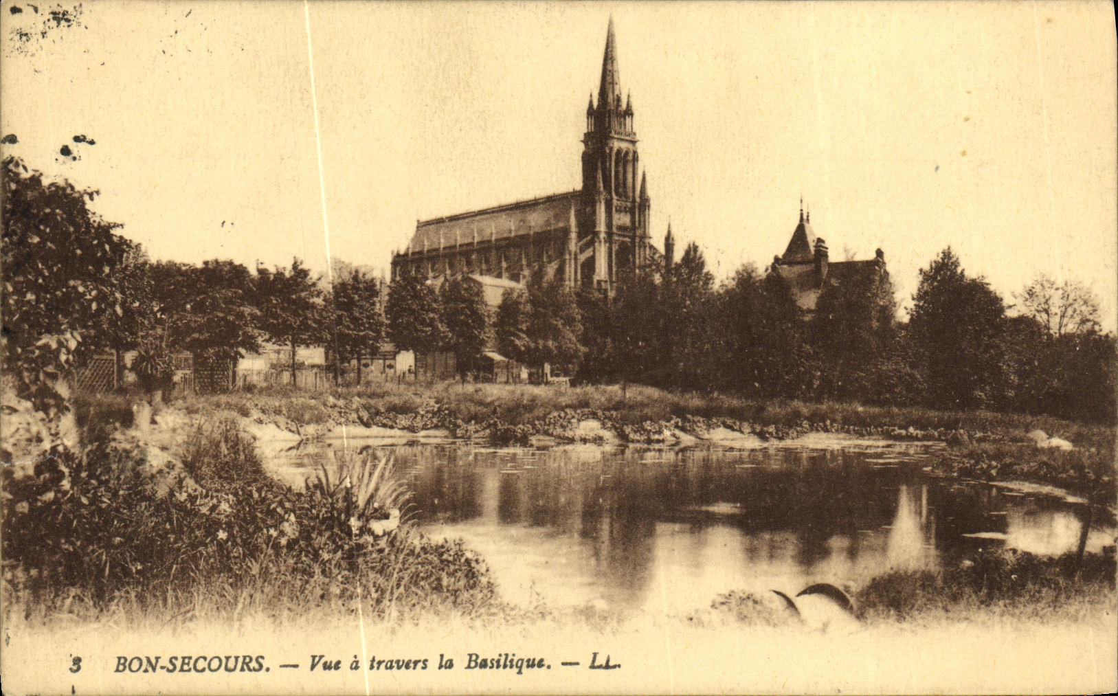 VINTAGE POSTCARD Bonsecours Seen through the Basilica