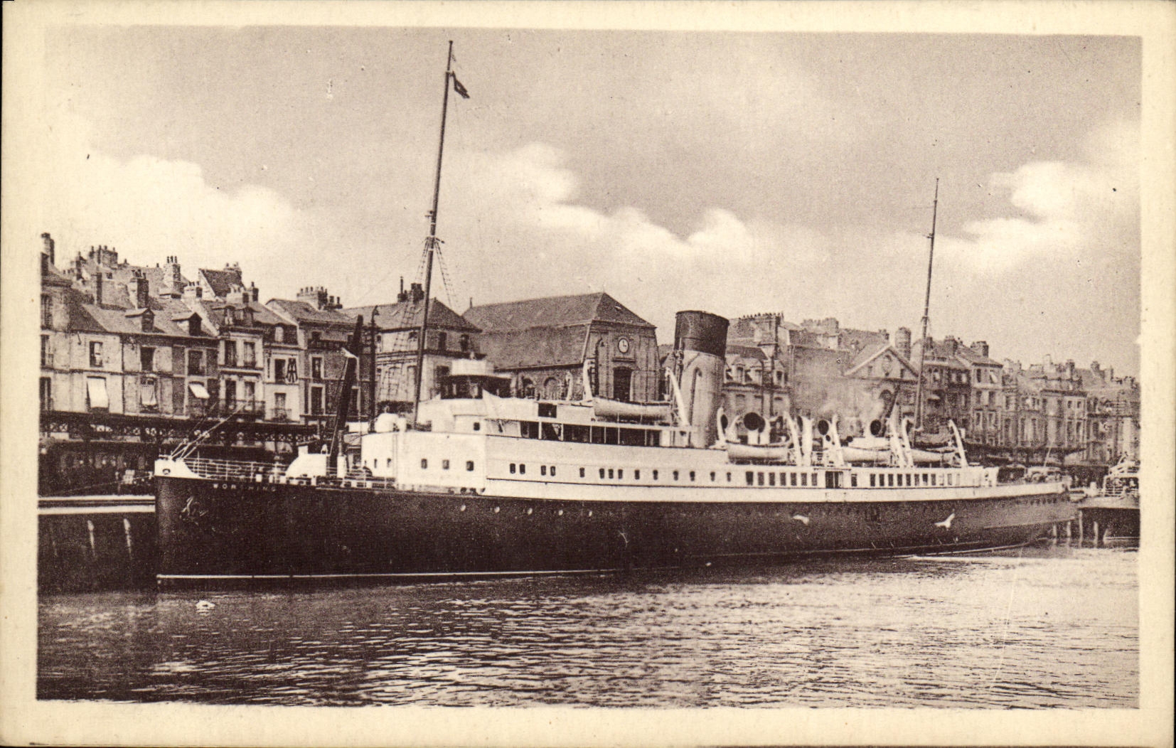 POSTAL Dieppe Wathing de la VENDIMIA con el barco maritimo de la plataforma de la estacion