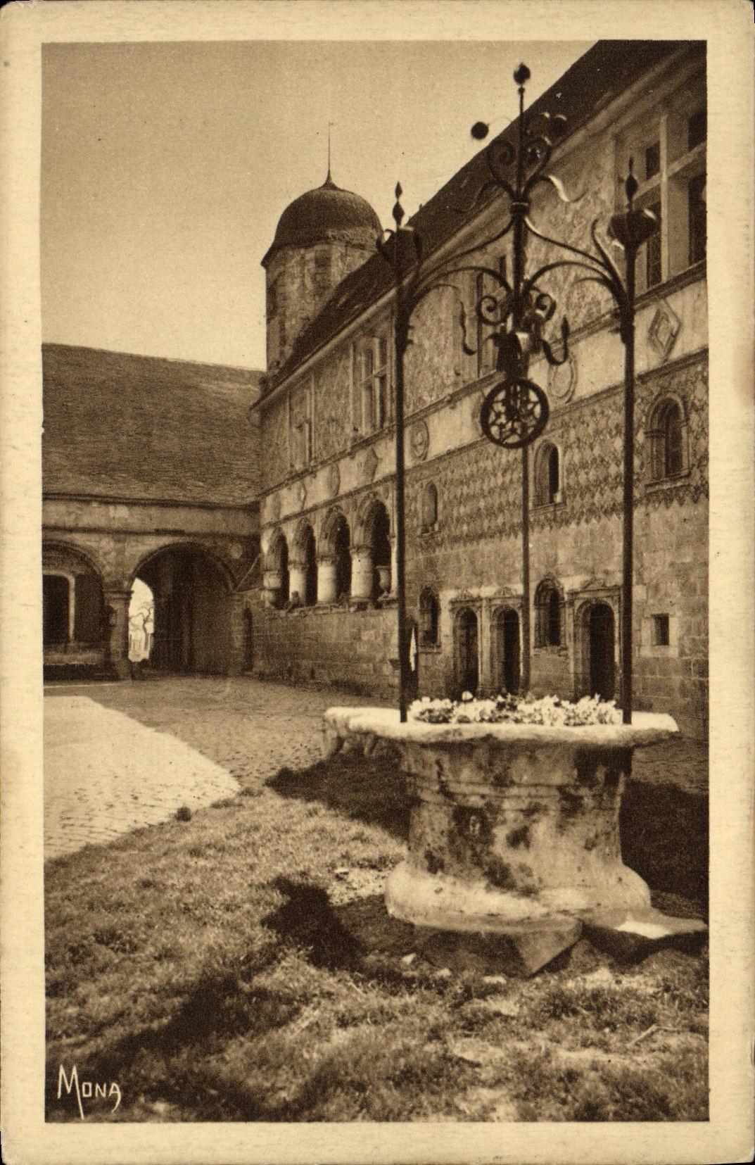 Alrededores de la POSTAL de la VENDIMIA de Dieppe el senorio Ango L entrado y la logia