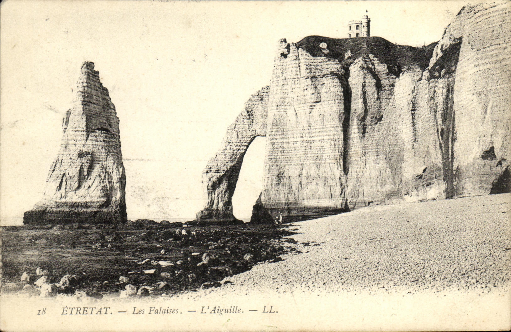 VINTAGE POSTCARD Etretat the Cliffs L Switches