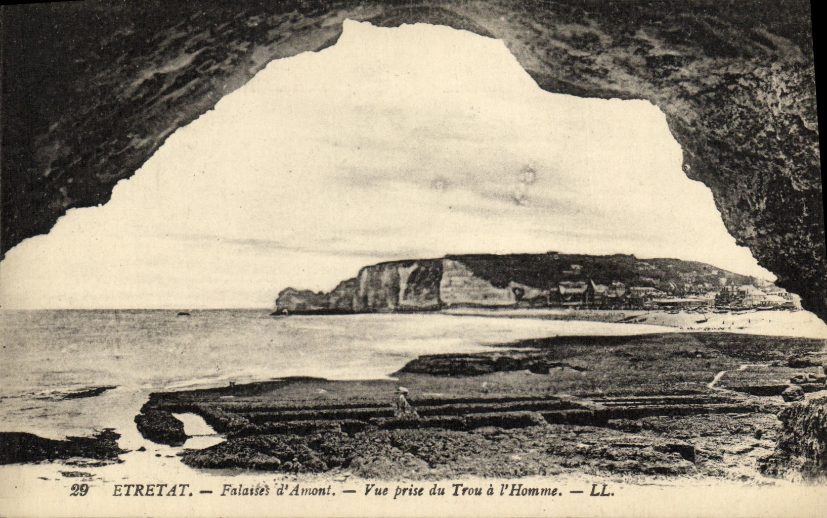 VINTAGE POSTCARD Etretat Falaise D Amont Seen from of the hole has L man
