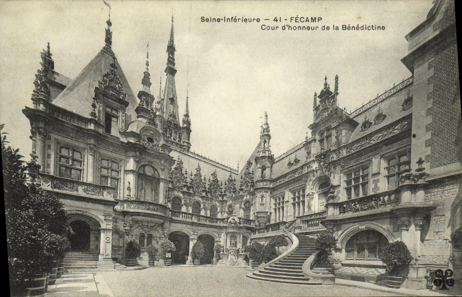 CPA Fecamp Cour d honneur de la Benedictine
