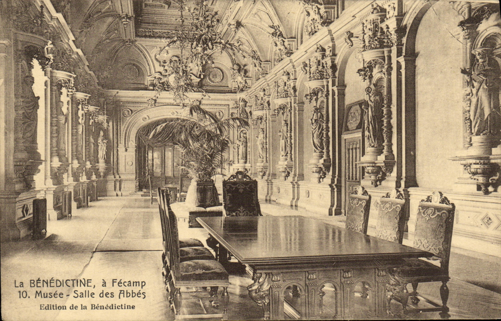 CPA La Benedictine a Fecamp Musee Salle des Abbes