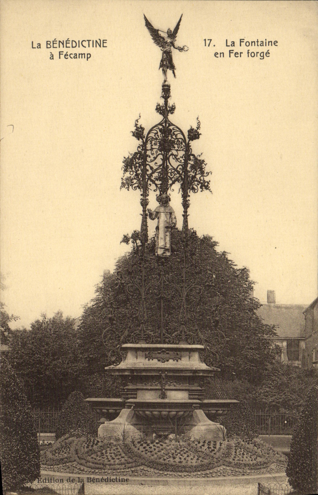 CPA La Benedictine a Fecamp La Fontaine en Fer forge