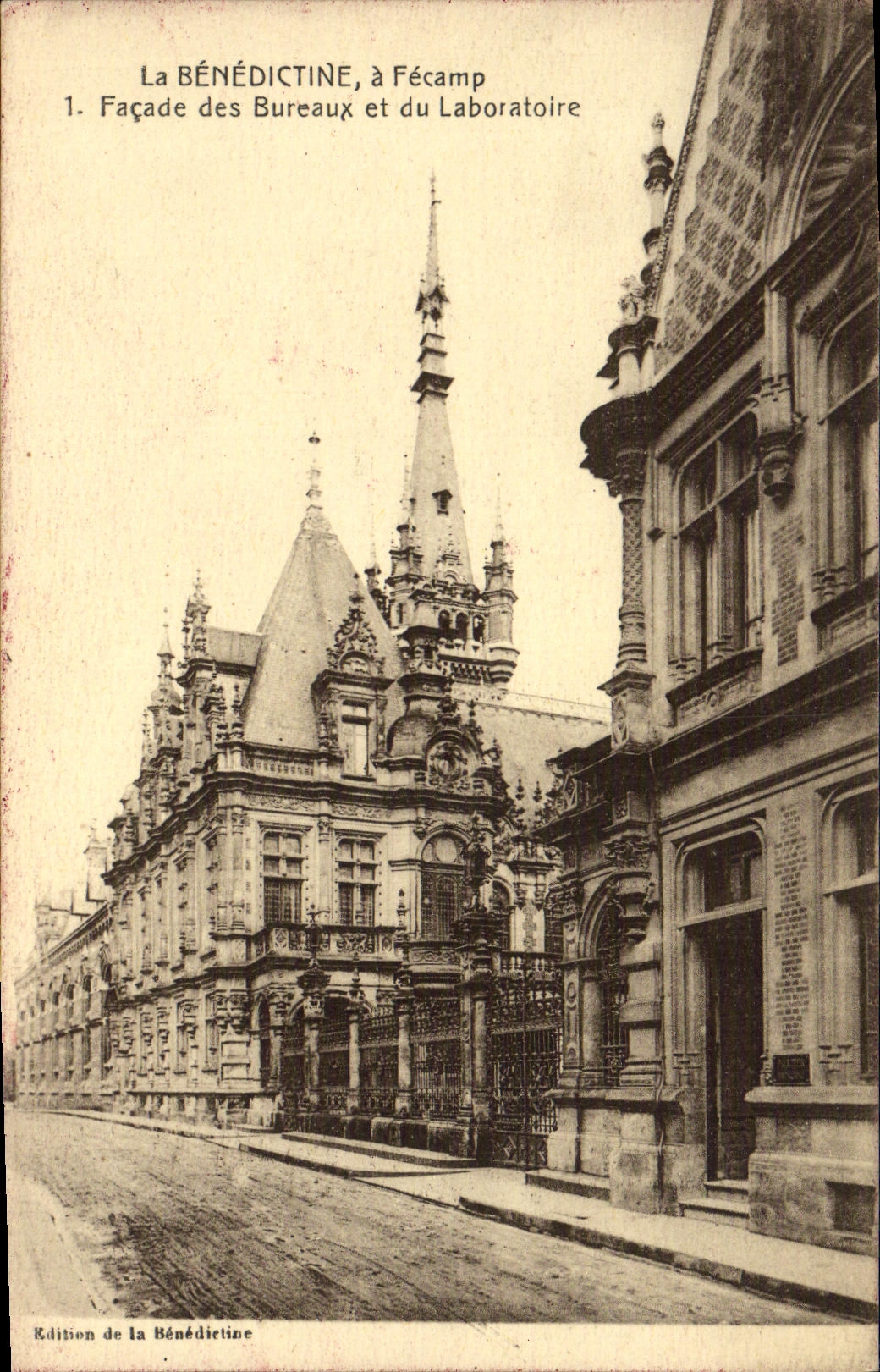 CPA La Benedictine a Fecamp Facade des bureaux et du laboratoire