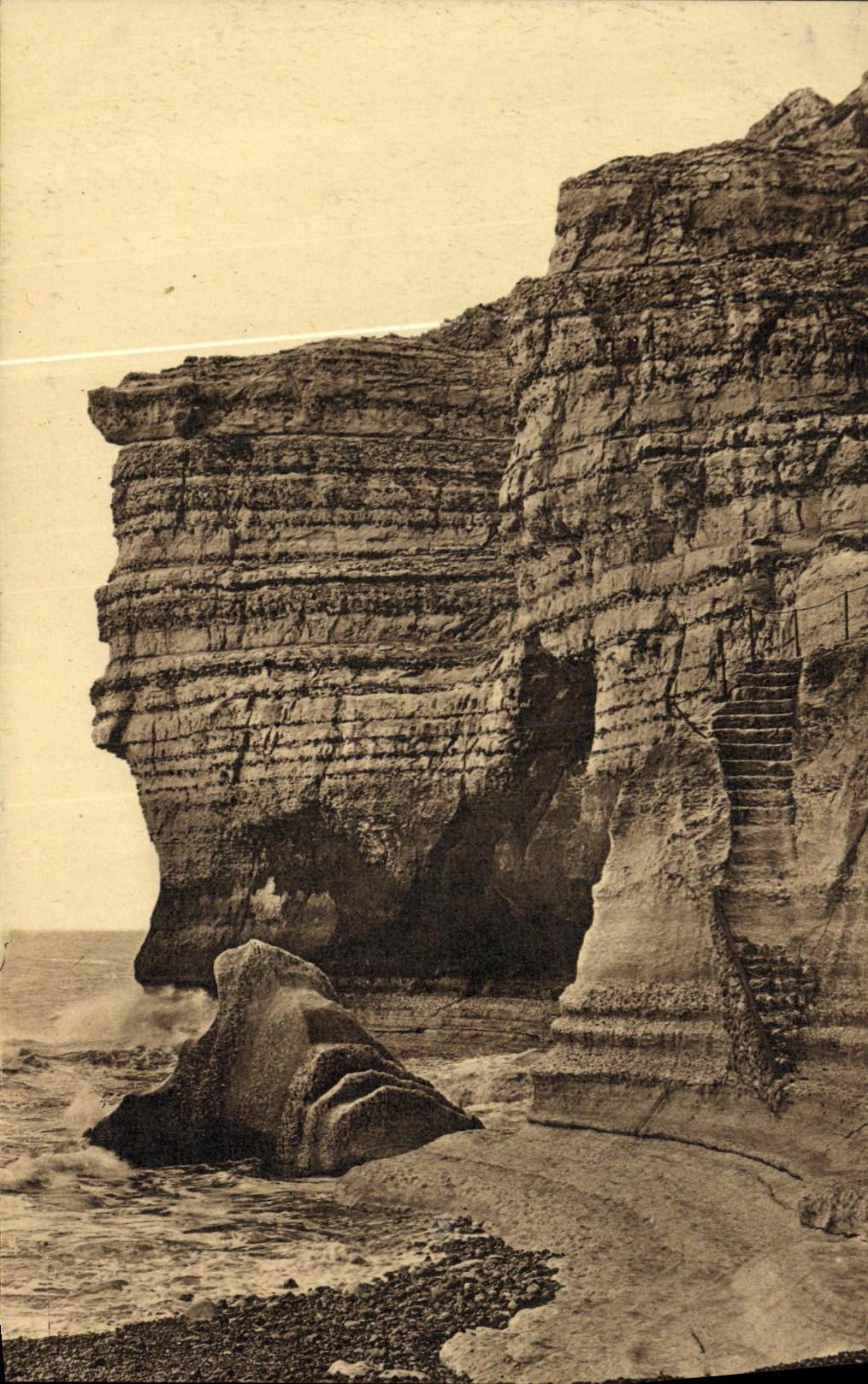 CPA Fecamp Sous les Falaises 