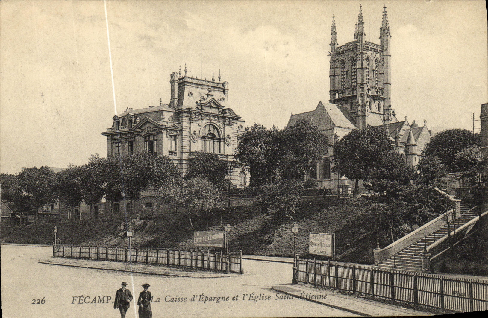 CPA Fecamp la caisse d epargne et l eglise Saint Etienne