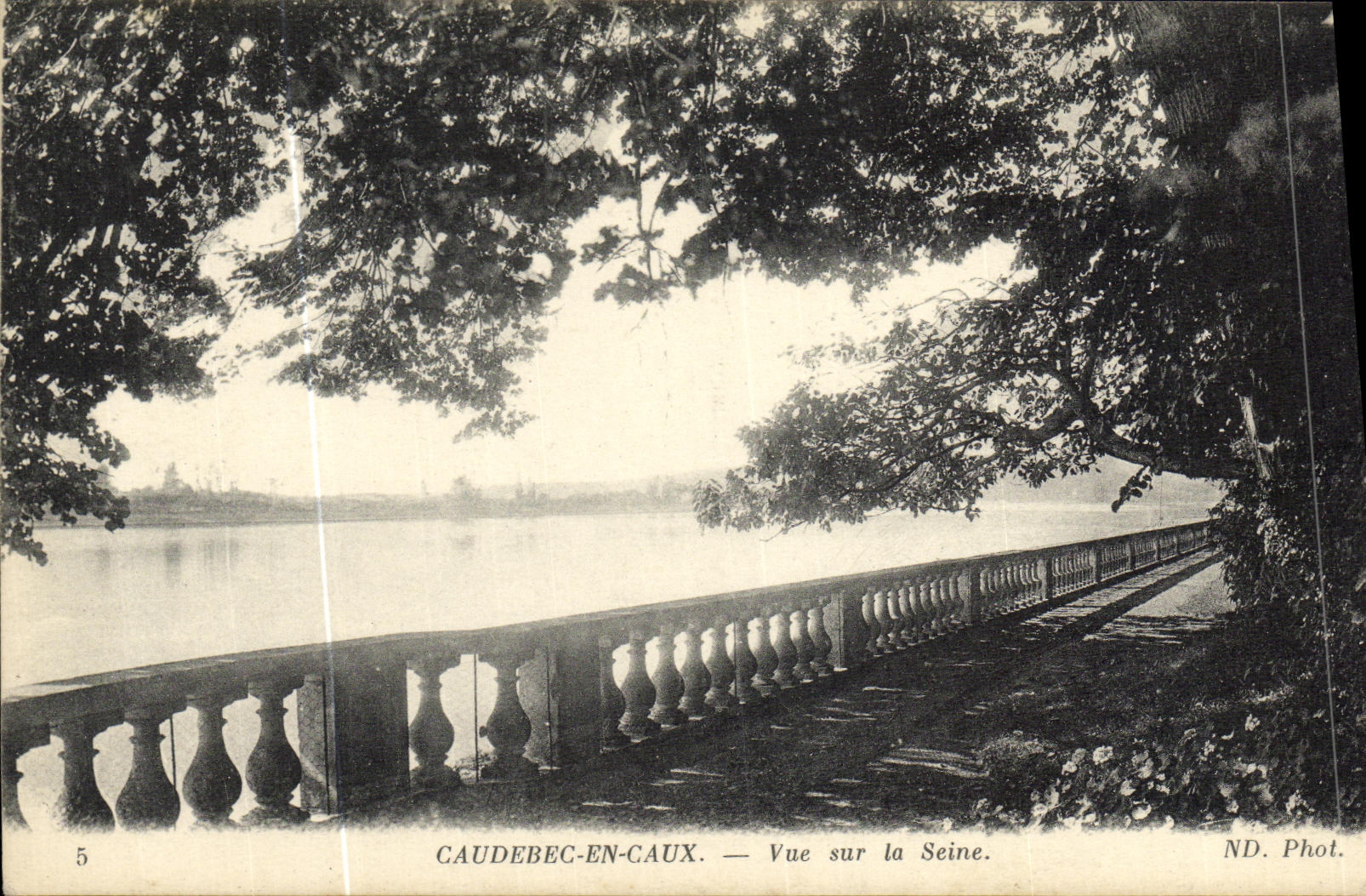 CPA Caudebec en Caux Vue sur la Seine