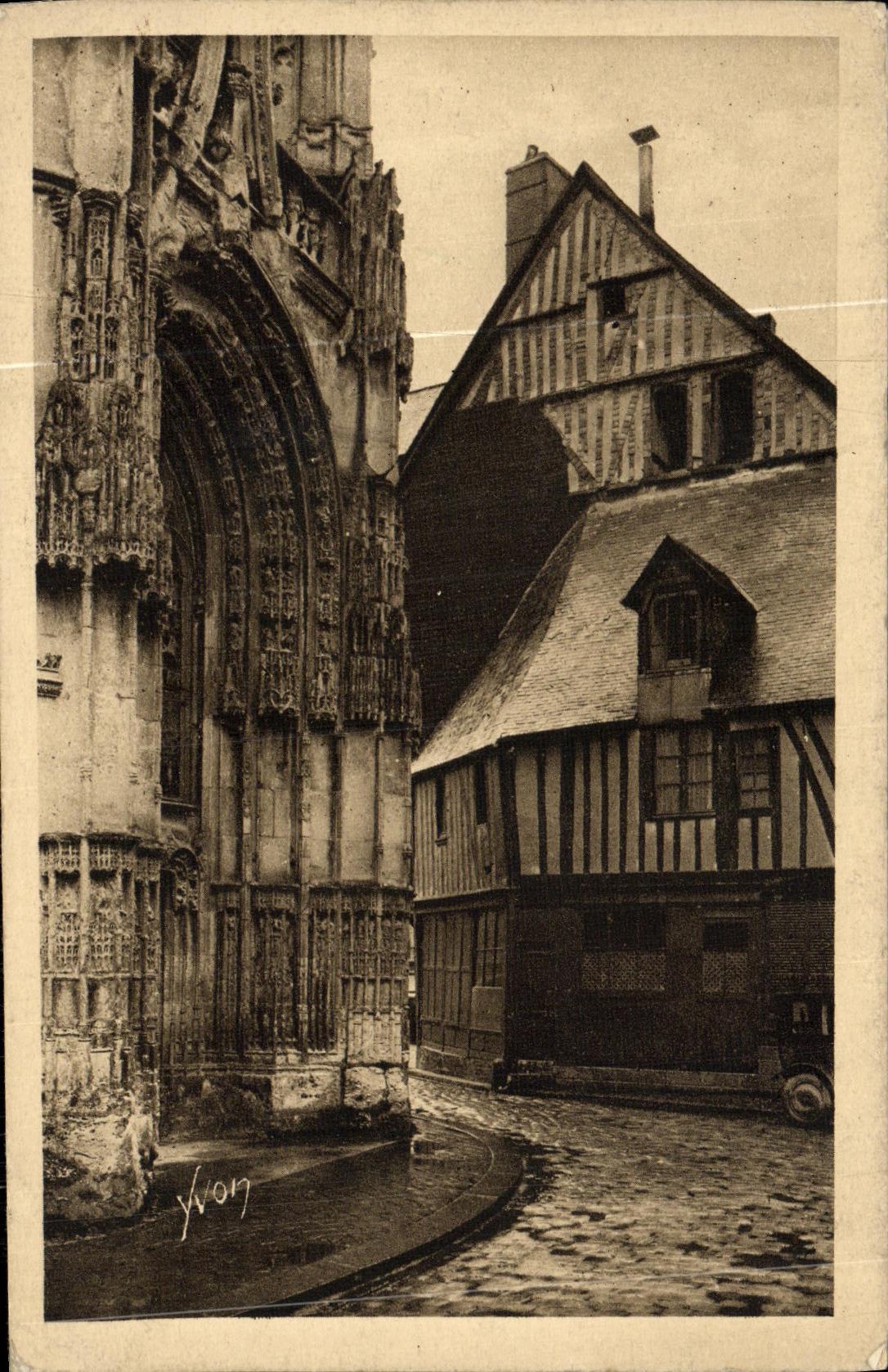 CPA De Rouen au Havre Caudebec en Caux Porte Renaissance de Notre Dame et vieilles maisons normandes