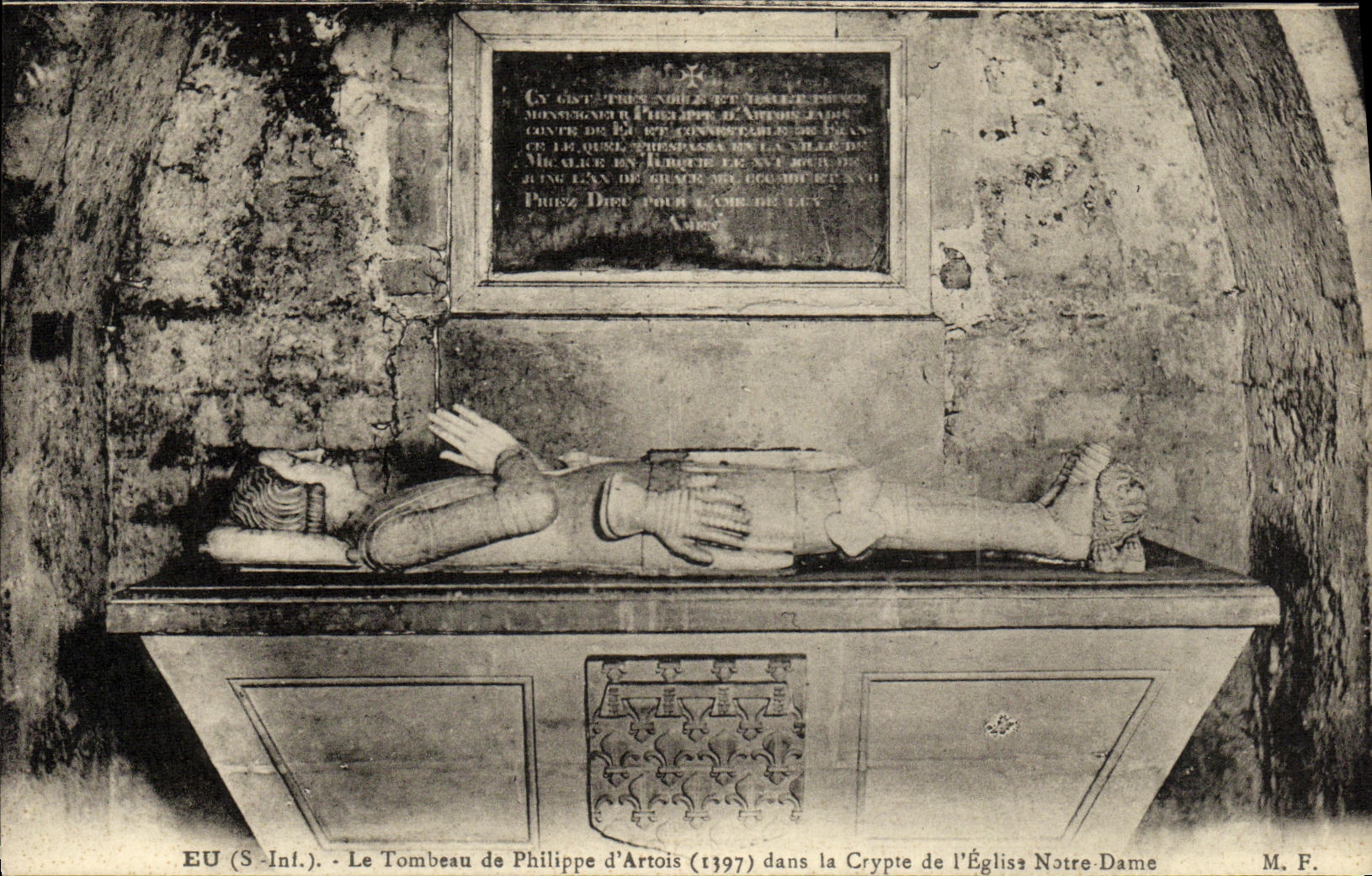 CPA Eu Le Tombeau de Philippe d Artois dans la crypte de l eglise Notre Dame