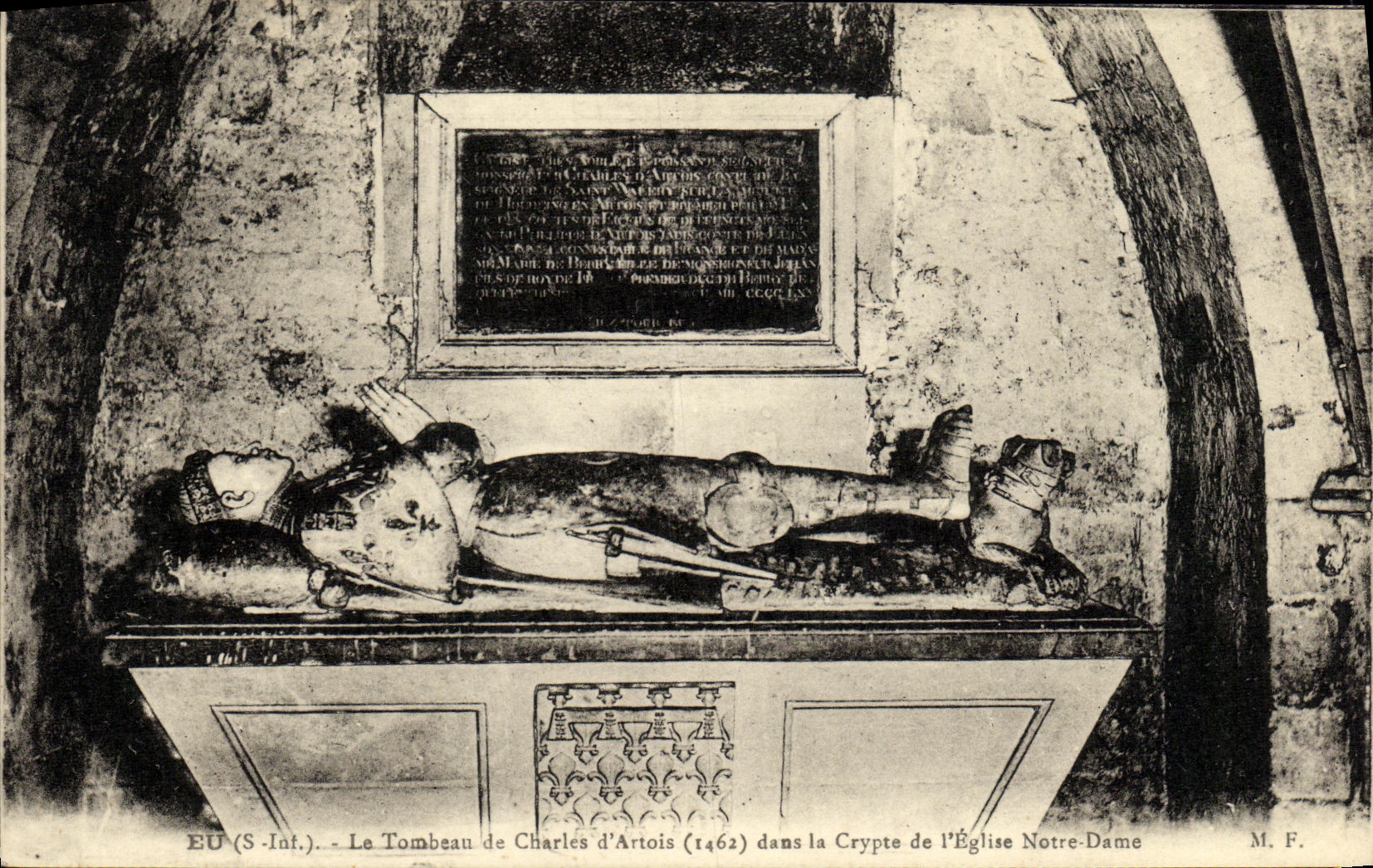 CPA Eu Le Tombeau de Charles d Artois dans la crypte de l eglise Notre Dame