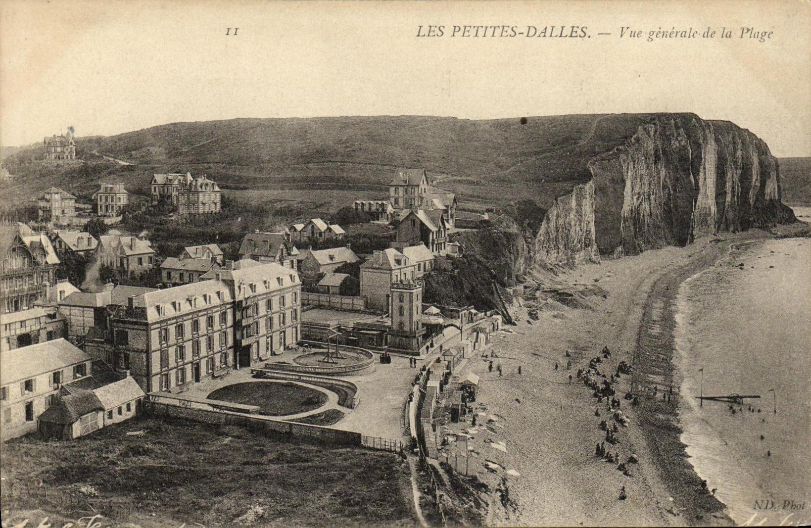 VINTAGE POSTCARD Small Flagstones View of the Beach