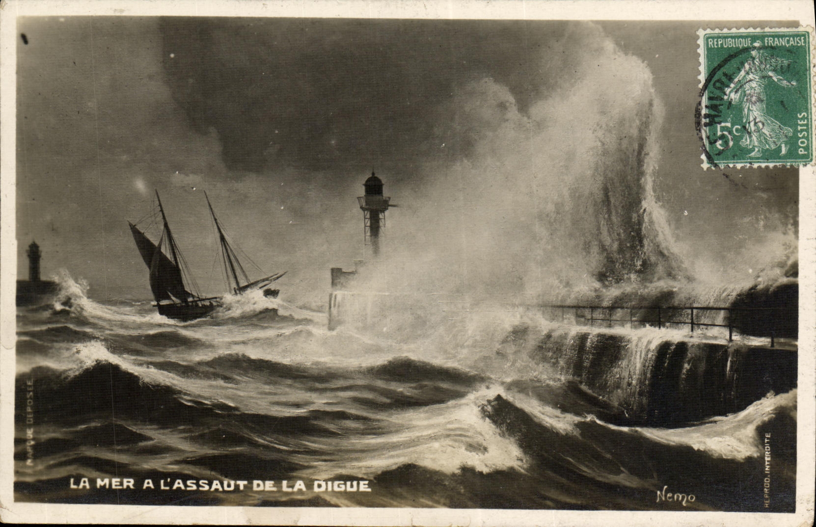 VINTAGE POSTCARD the sea has L attack of Sailing the Bateau dam