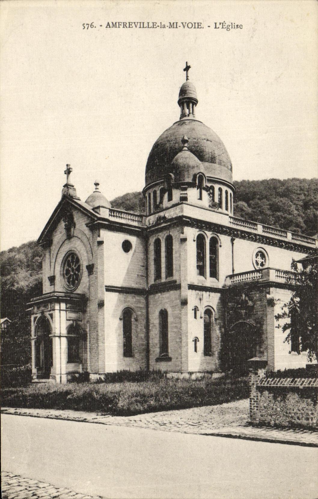 VINTAGE POSTCARD Amfreville the Semi Way L Church