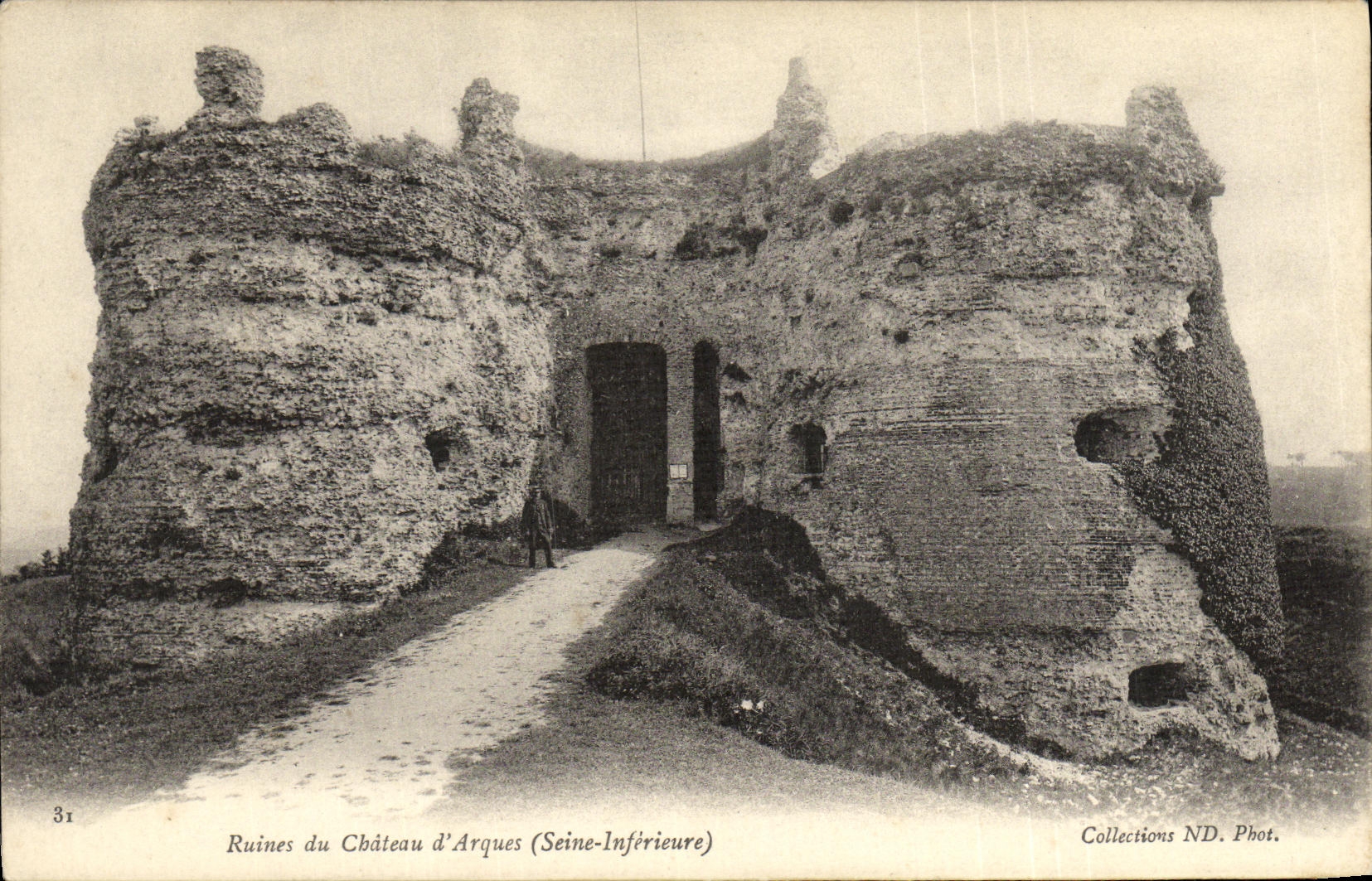 VINTAGE POSTCARD Ruines Of the Castle D Arch