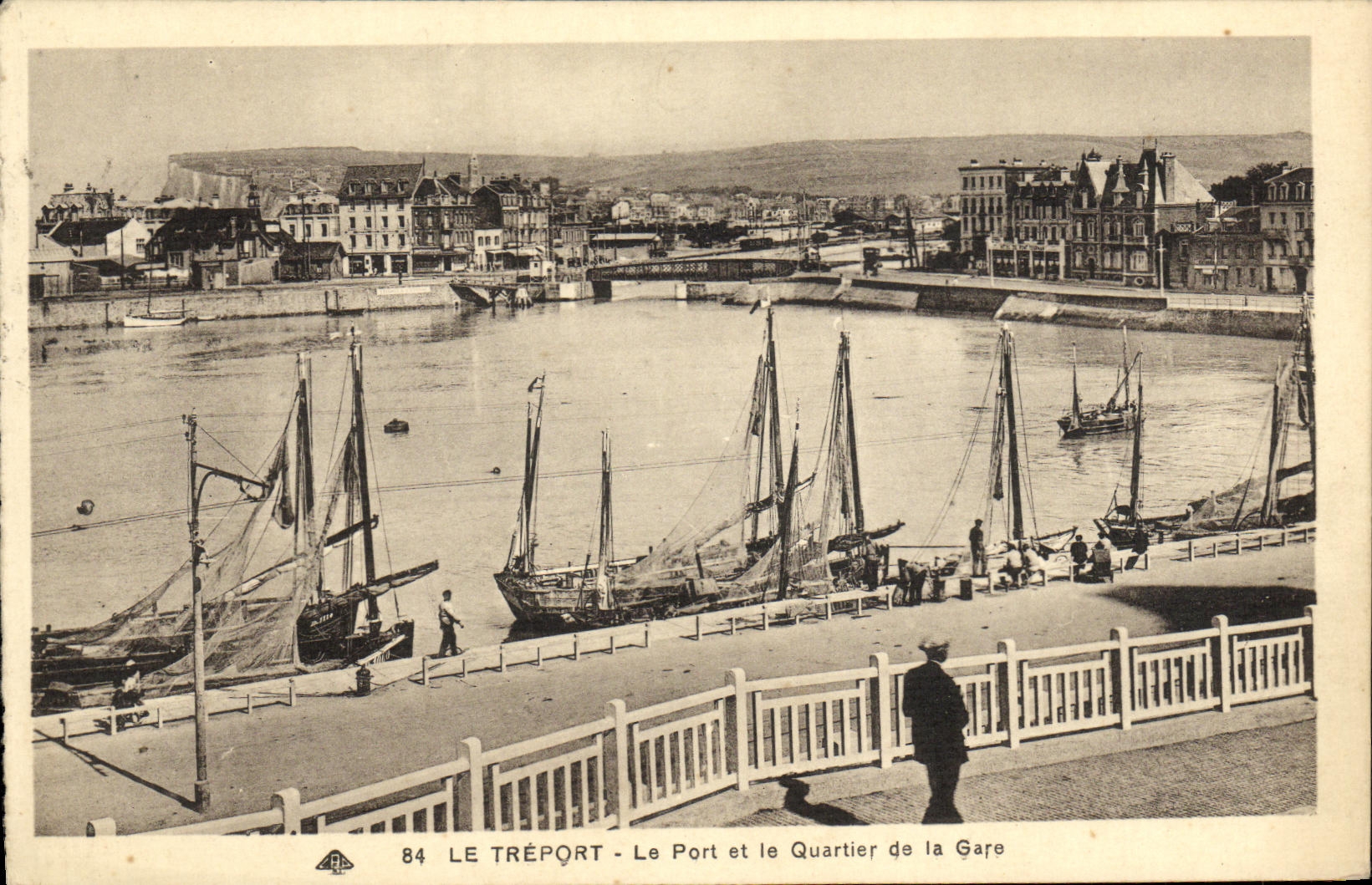 POSTAL Treport de la VENDIMIA el puerto y el districto de los barcos de la estacion