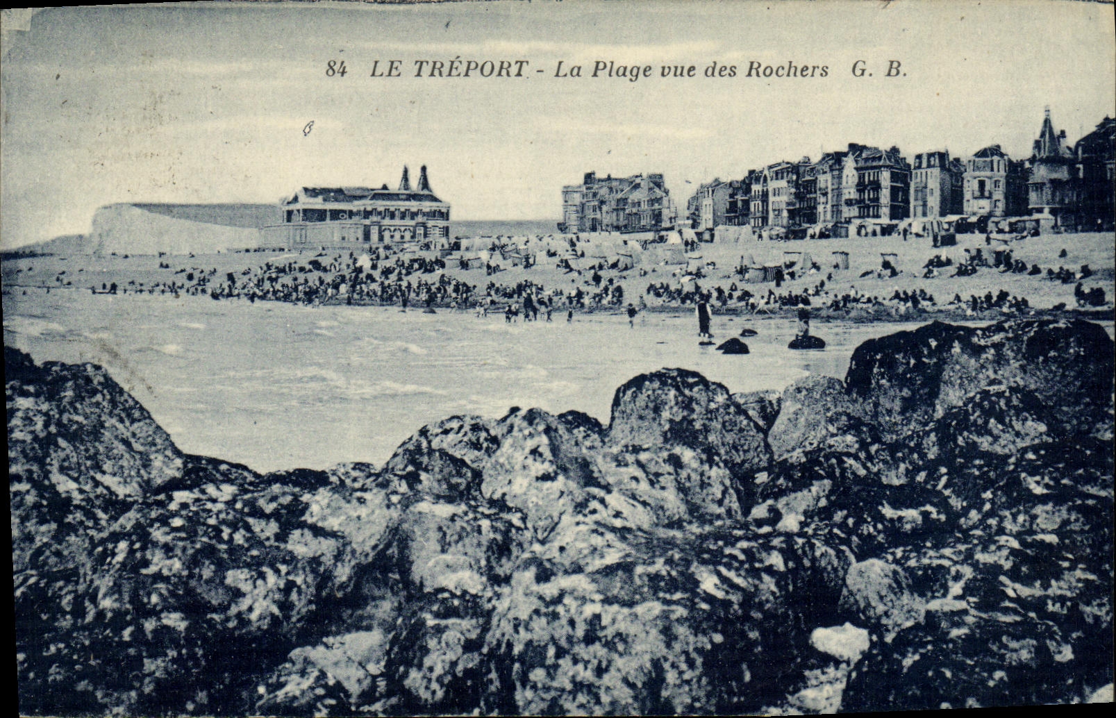 VINTAGE POSTCARD Treport the beach Seen Of the Rocks