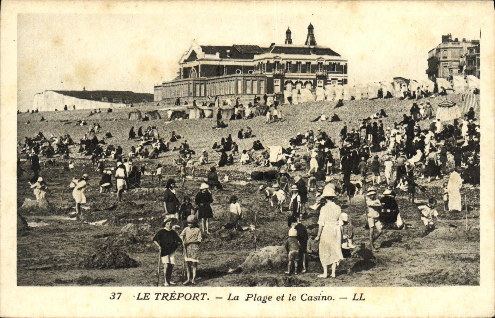 VINTAGE POSTCARD Treport the Beach and the Casino