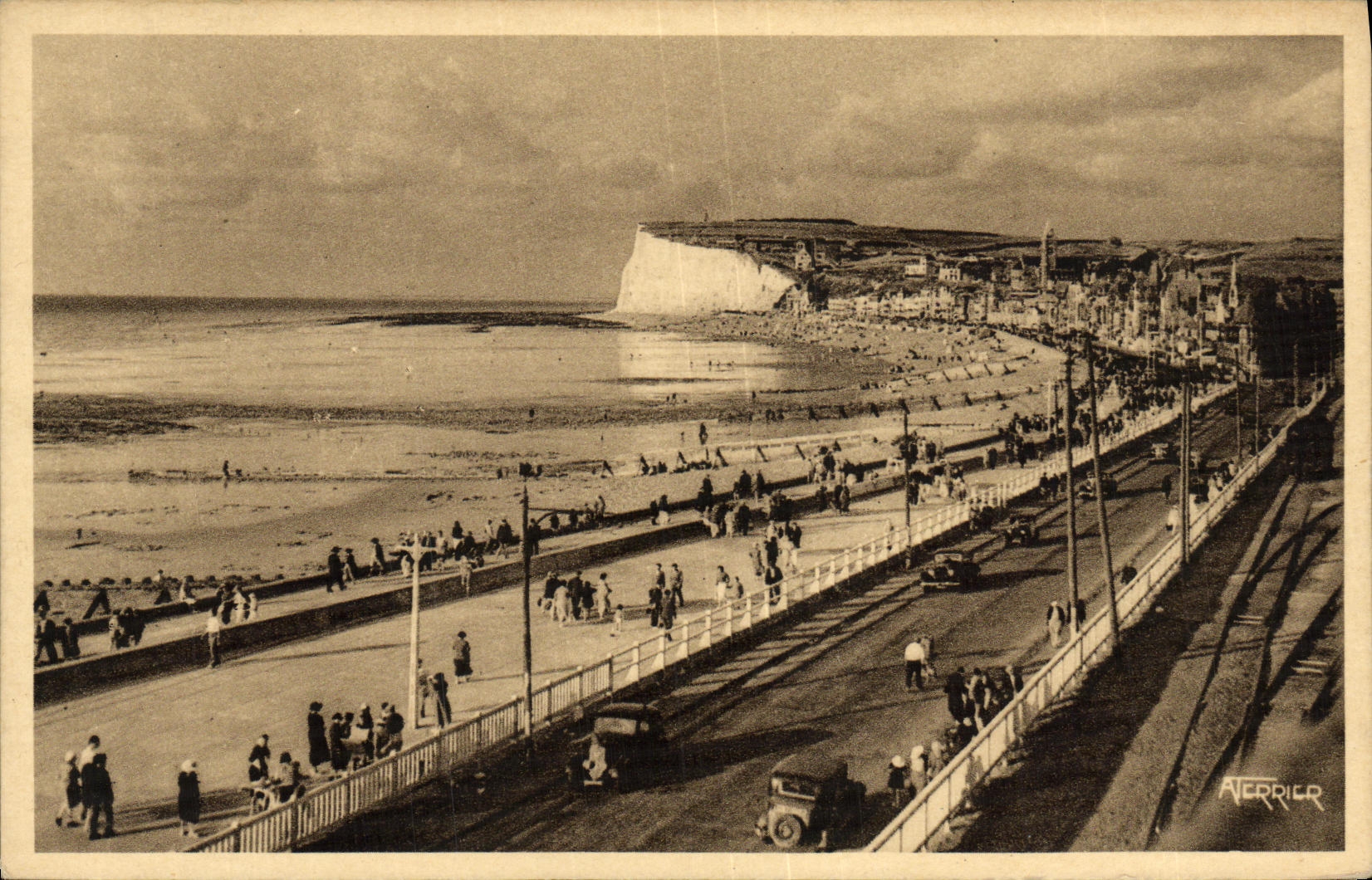 VINTAGE POSTCARD Treport Seen from of the station